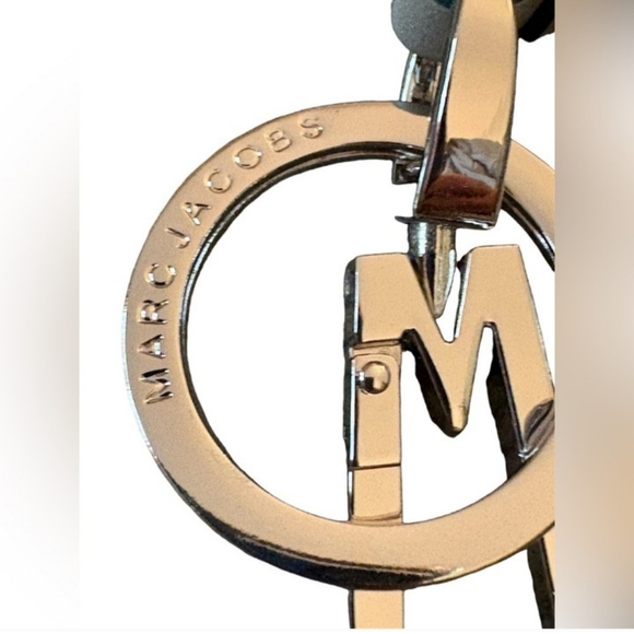 Marc Jacobs Bag Charm - Zip Around Coin Purse Key Chain - Picture 4 of 7